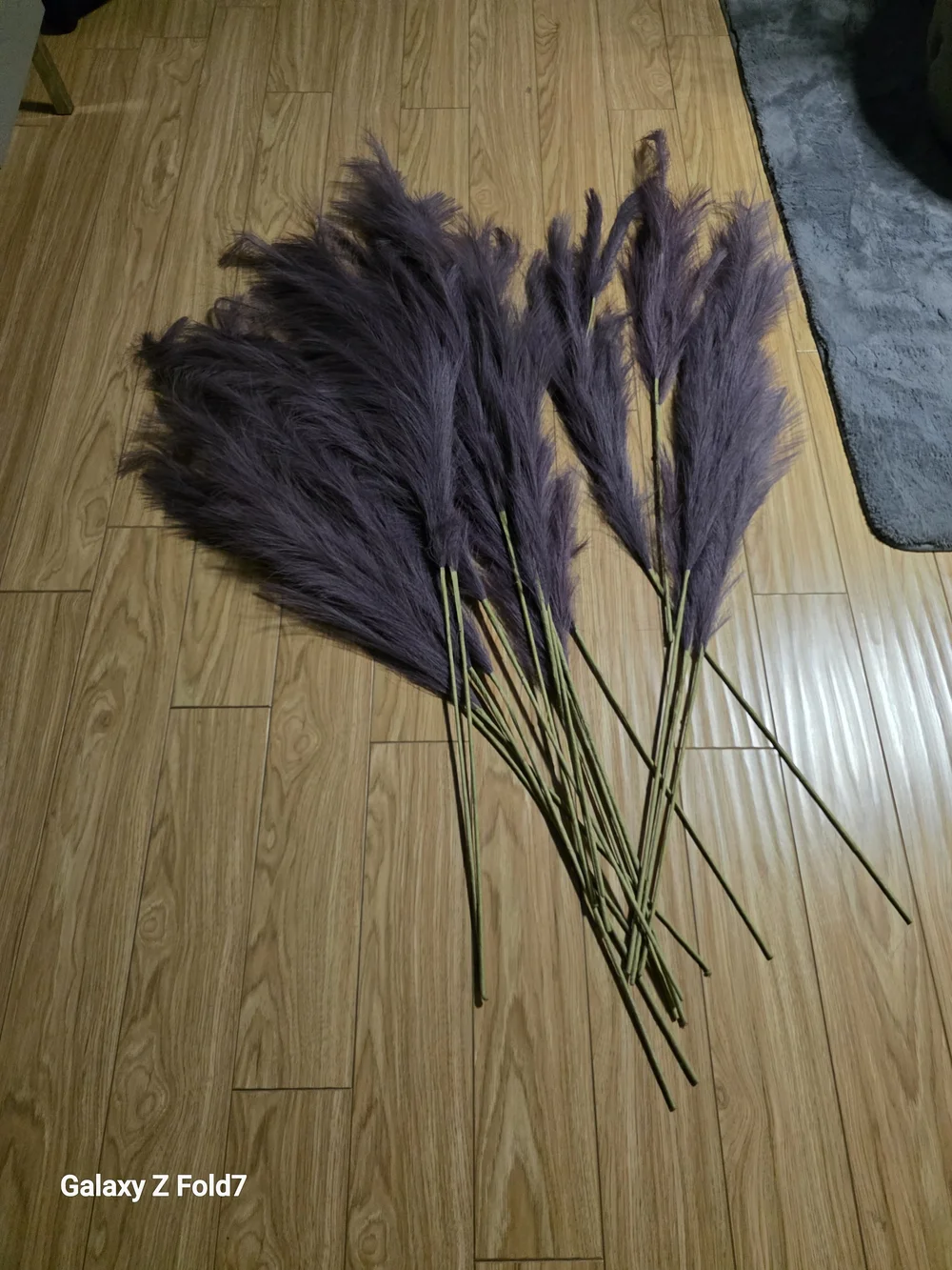 Decorative Lavender Pampas Grass Bundle - ONE DAMAGED..SEE PICS